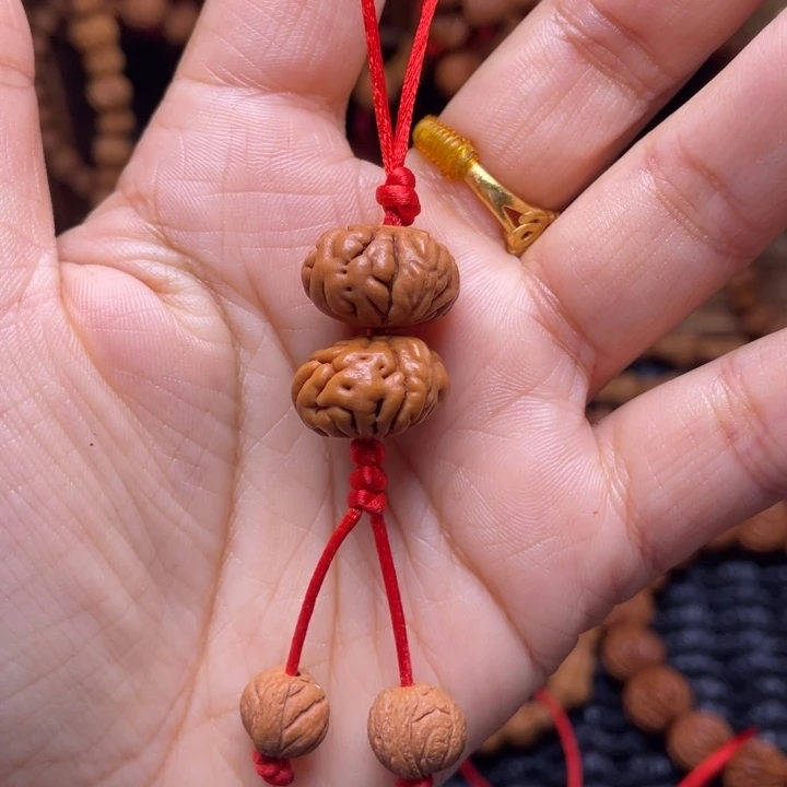 木质类龙纹桃枭挂件