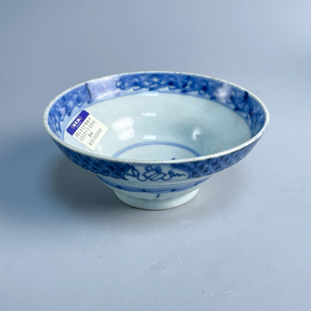 M25GI000068 - 清雍正青花外锦地开光杂宝里十子宝杵折腰碗