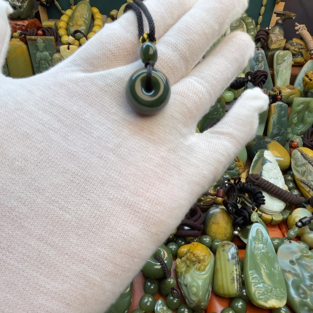 岫岩老玉（透闪石质玉）未镶嵌颈饰