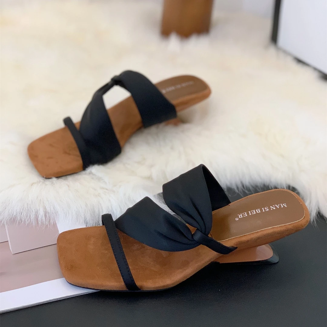 韩版复古设计感中跟一字拖女2025新款夏季小众外穿透气粗跟凉拖鞋