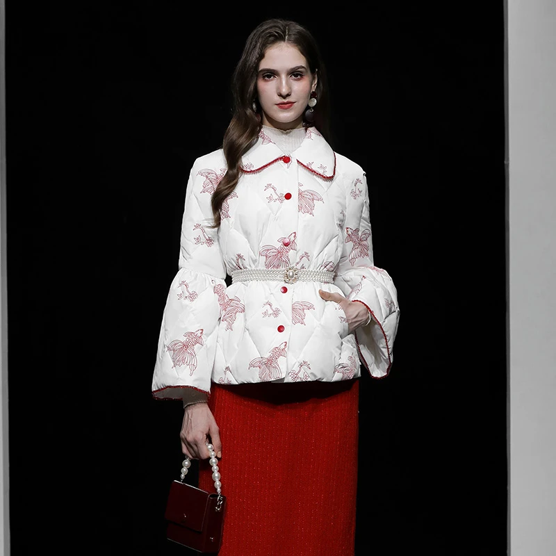 冬季新款时尚潮款金鱼印花喇叭袖羽绒服Q32346C