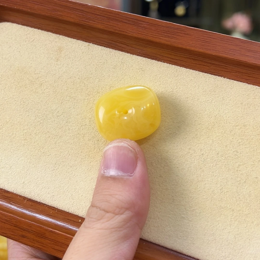 蜜蜡未镶嵌珠宝奇石