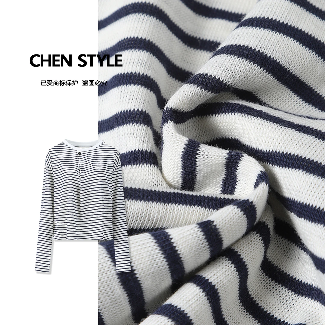 楚楚君【质感担当】春款圆领设计款金属扣线条长袖上衣Y30444