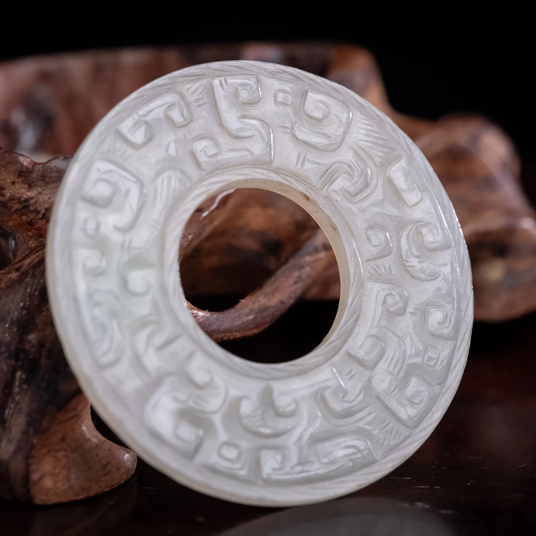 明代和田玉龙纹玉璧