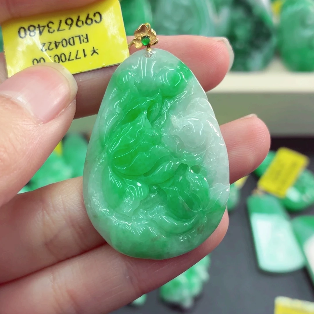 翡翠18K金镶嵌颈饰