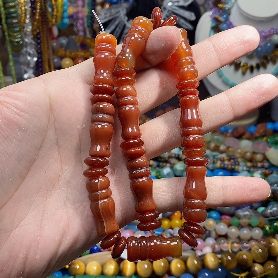 石英质玉未镶嵌，红玛瑙花瓶12×28mm，
