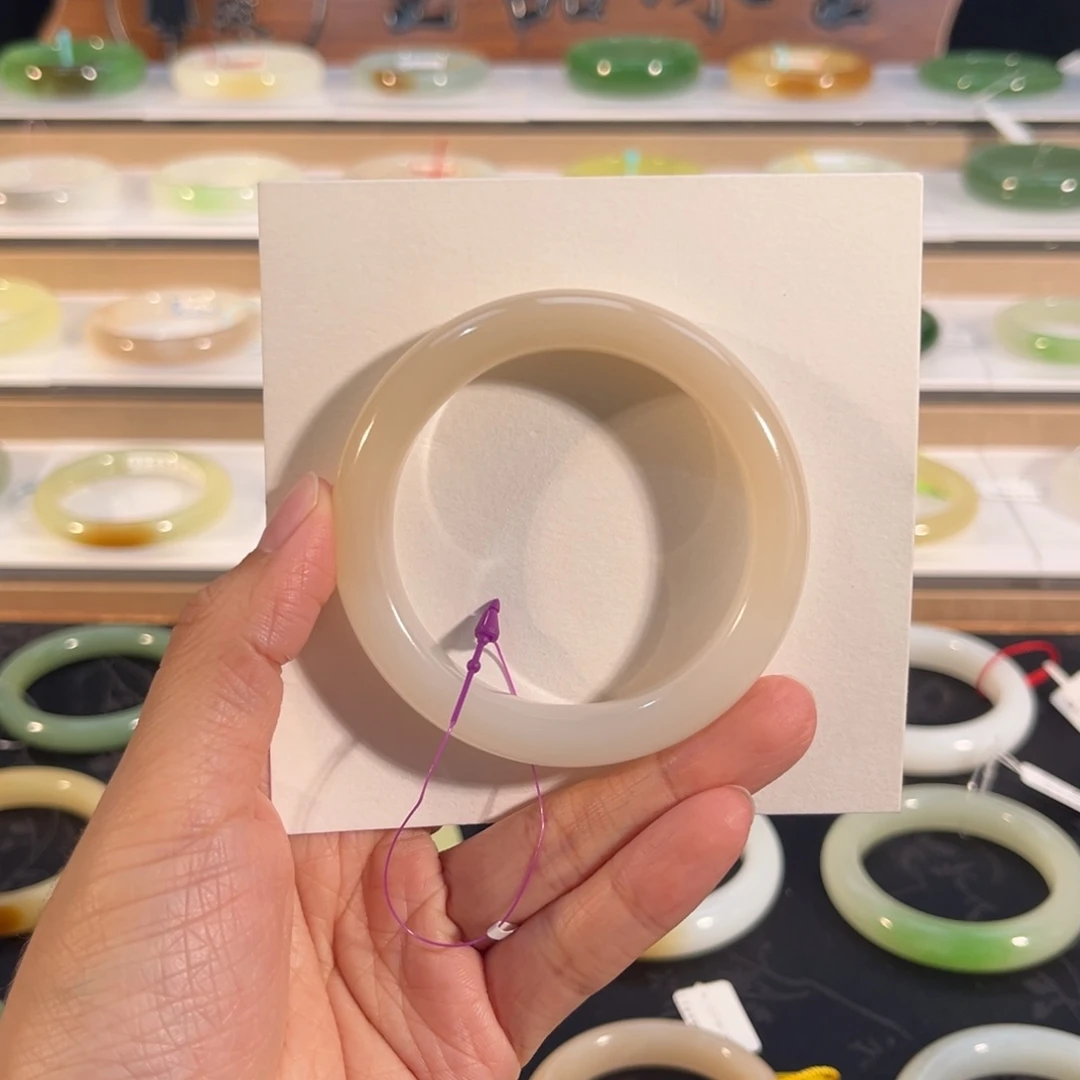 和田玉未镶嵌手镯  「粉白」几乎无包容