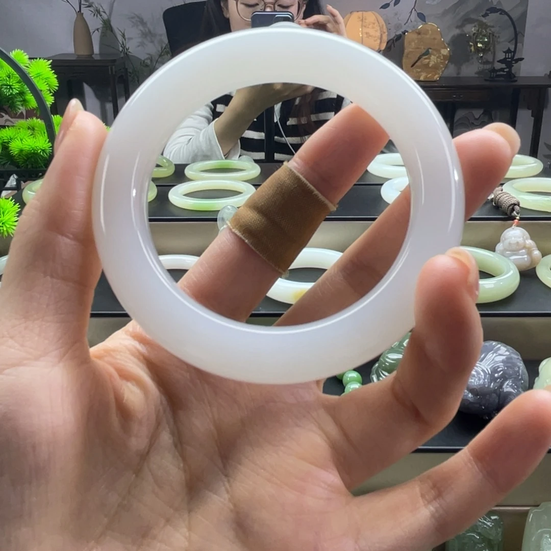 和田玉未镶嵌手镯高冰白56