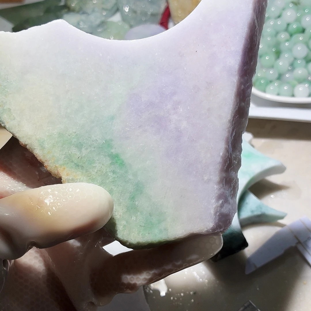 翡翠未镶嵌颈饰边角料