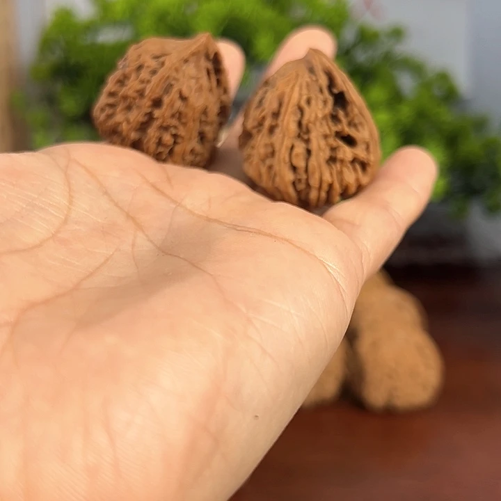 离**远涿鹿南疆石文玩核桃