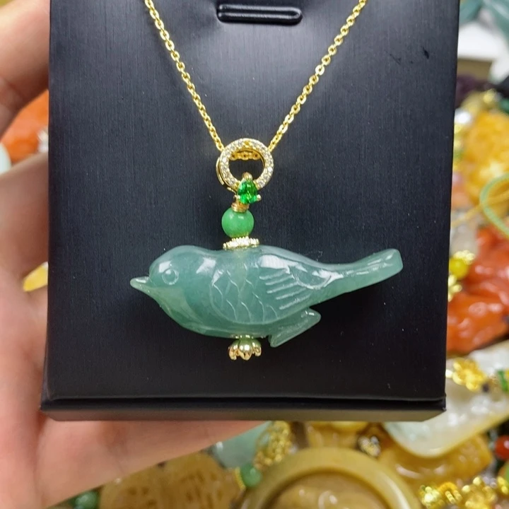 翡翠吊坠(赠链)未镶嵌