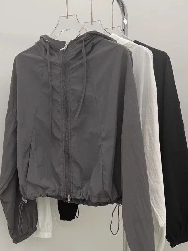 2025欧洲站纯色薄款防晒衣女款新款夏季连帽宽松轻薄冲锋衣短外套