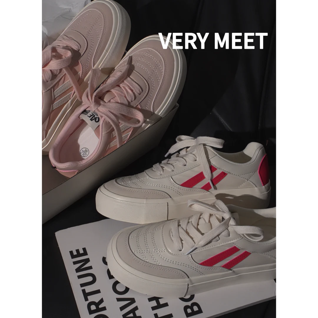 2025新款春板鞋女款德训丑萌圆头时尚百搭小众面包小白鞋子