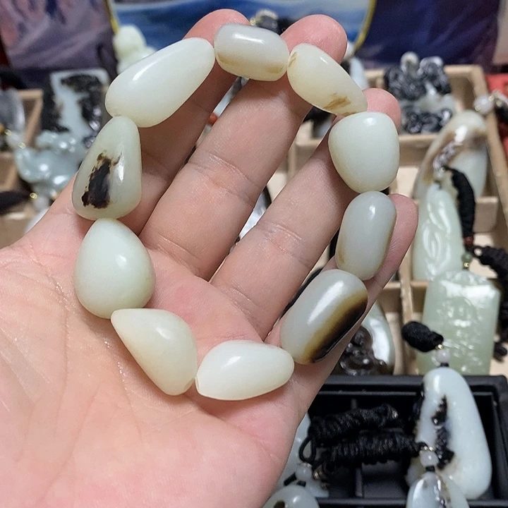 顺***2和田玉未镶嵌颈饰