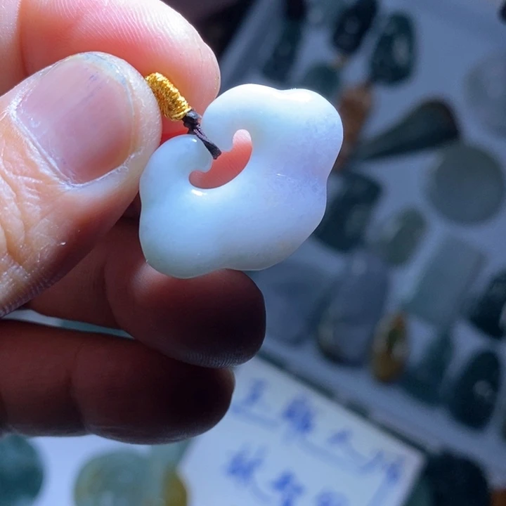 翡翠颈饰未镶嵌好