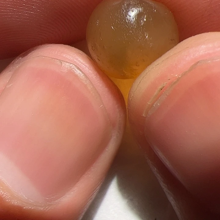 玻璃颈饰在这里的