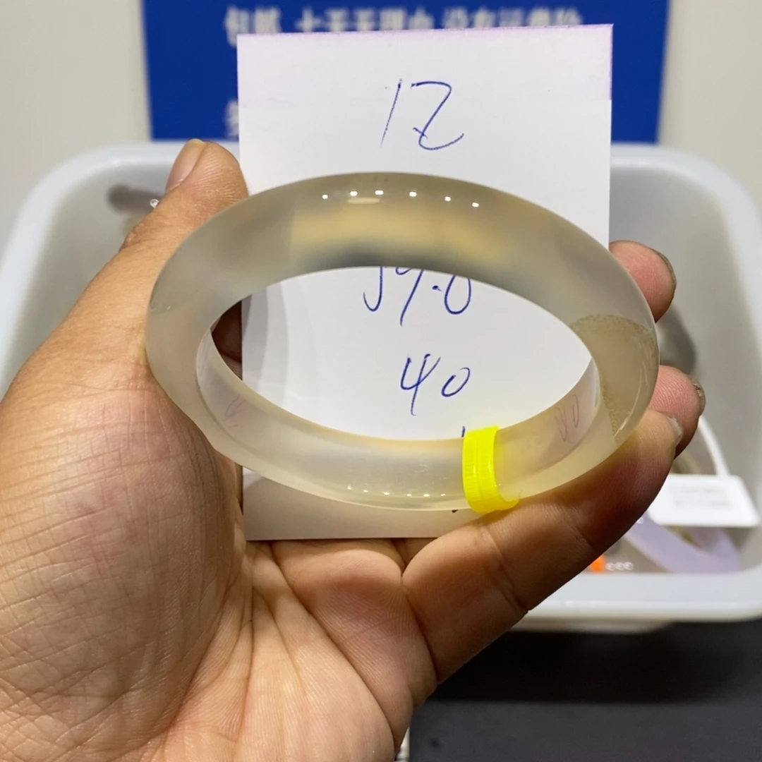 轩***茉玛瑙/玉髓未镶嵌手镯