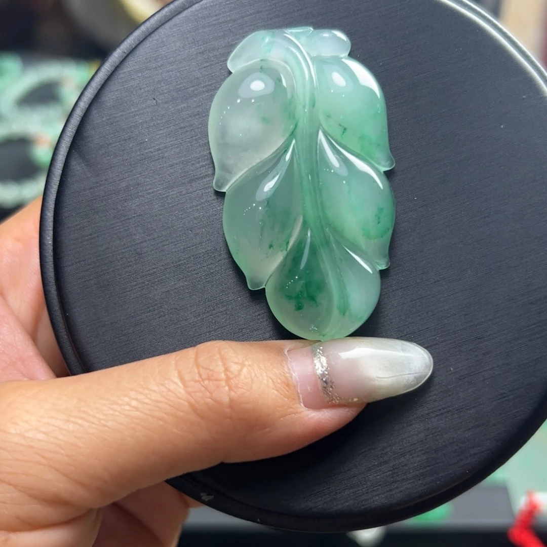 石英质玉（非洲翠）未镶嵌颈饰