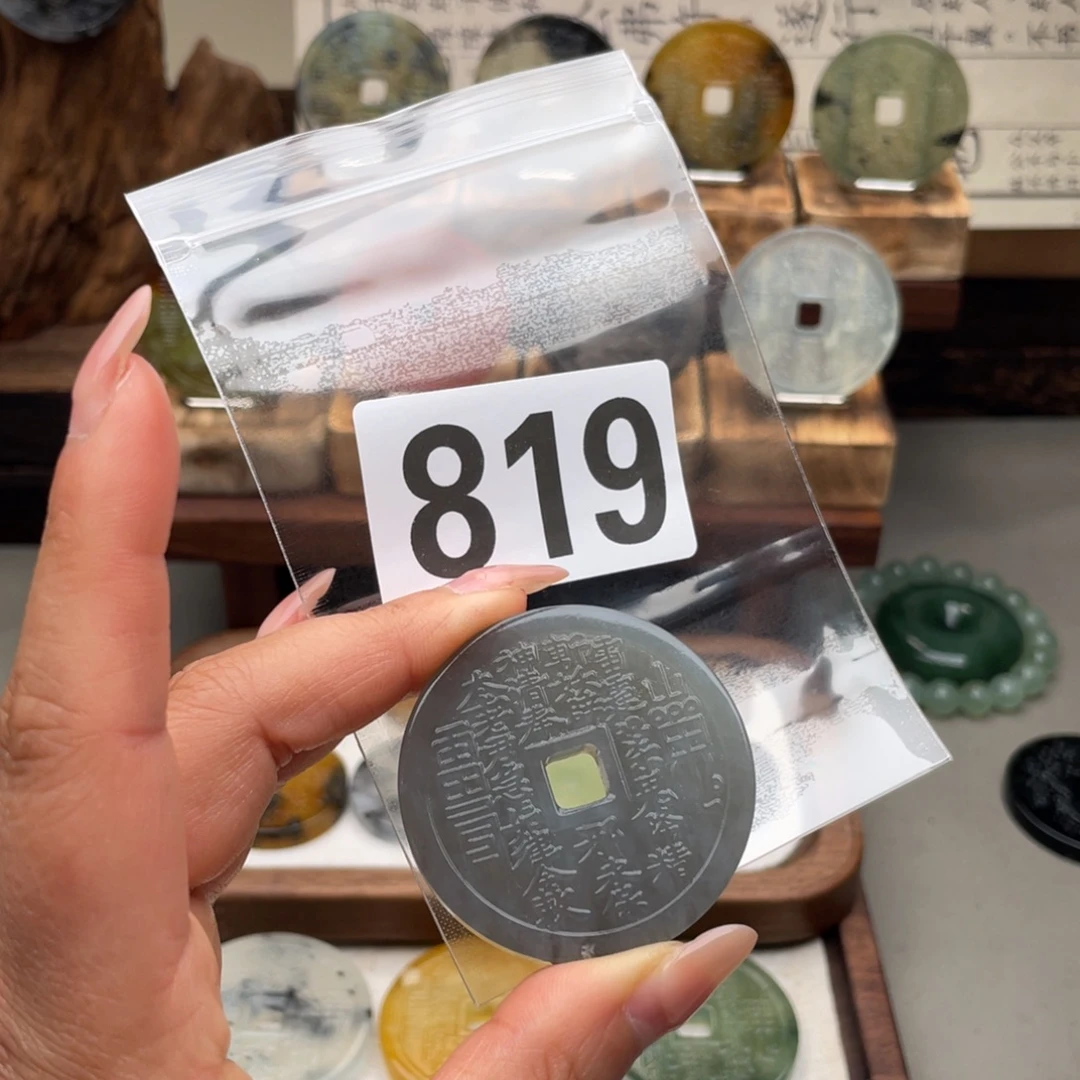 荷***宝蛇纹石玉未镶嵌颈饰