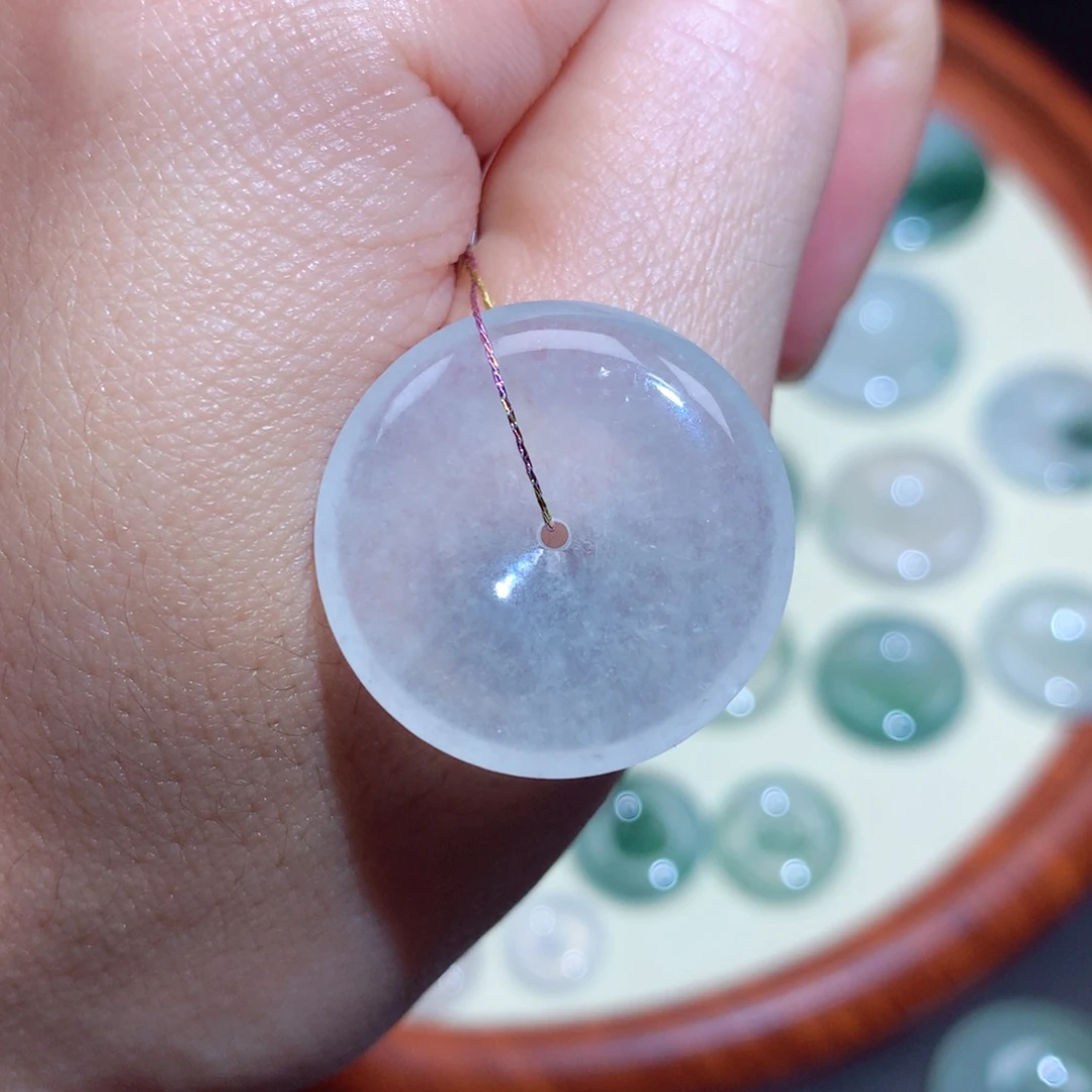 是***呀翡翠未镶嵌颈饰翡翠吊坠