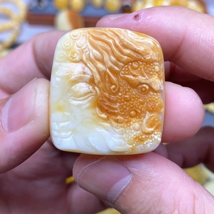 未镶嵌琥珀珠宝奇石