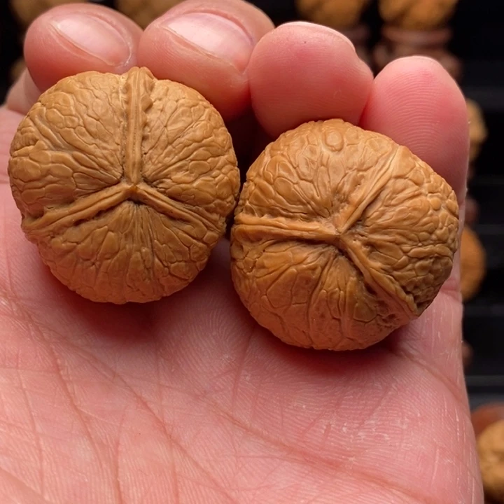 把件文玩核桃下播福利，蛇皮球三棱