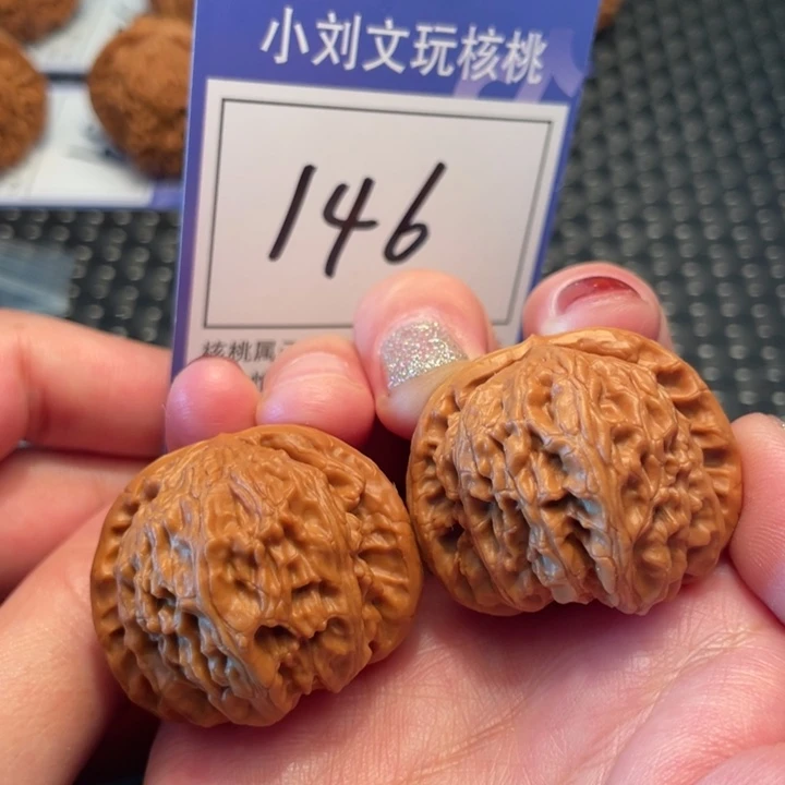 桃核把件36白狮子146。。。