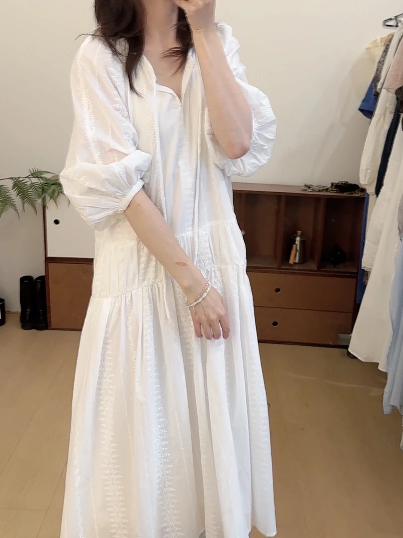 “诗和远方”浪漫一整夏慵懒舒适高级感重工立体刺绣荔枝白连衣裙