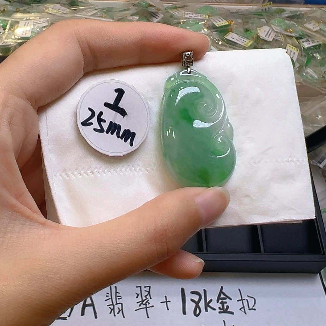 翡翠颈饰18K金镶嵌翡翠