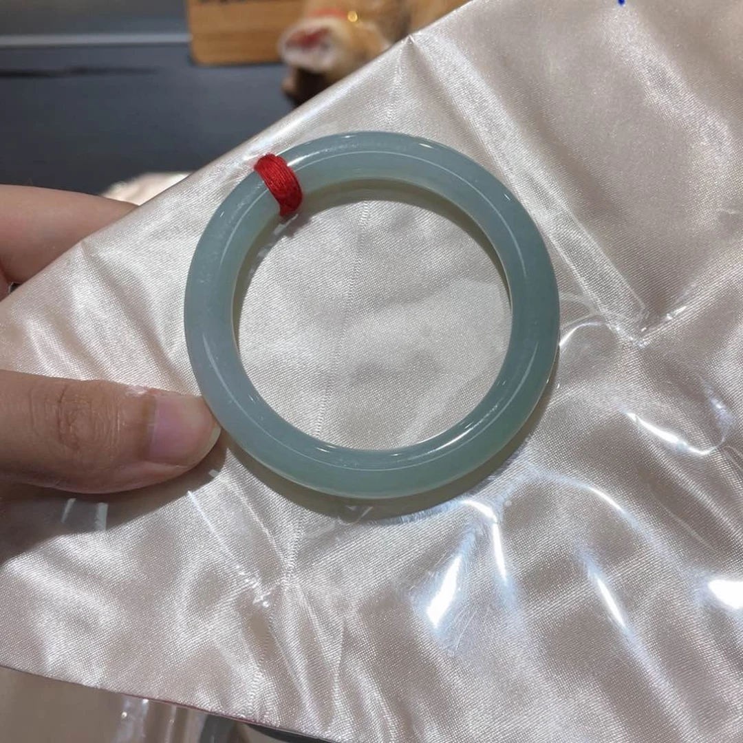 翡翠手镯未镶嵌翡翠手镯