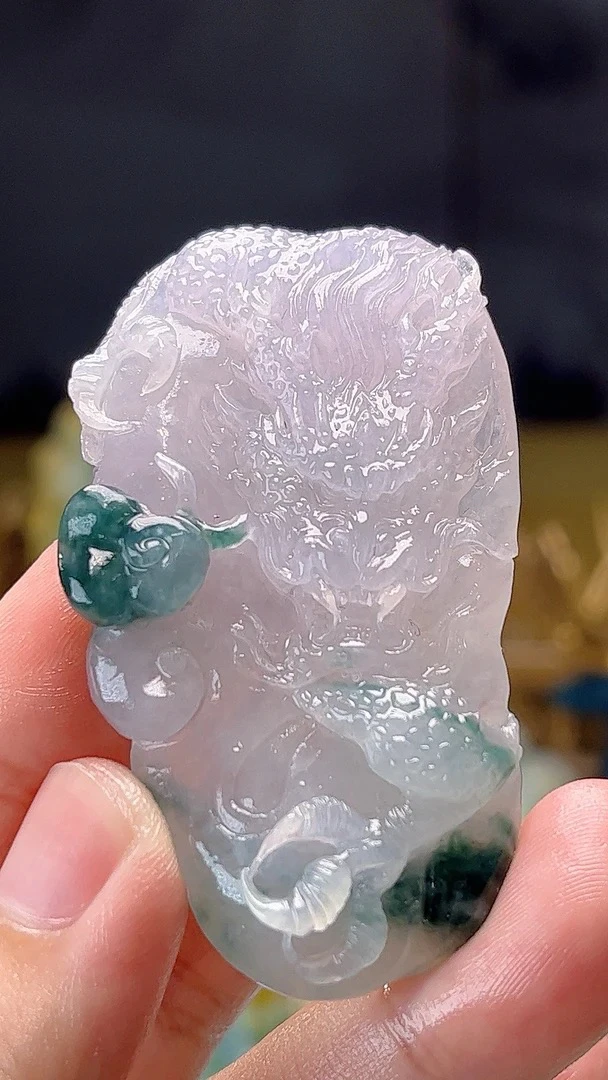 天然缅甸翡翠起冰胶飘绿花龙牌毛货买断需抛光尺寸高60宽33厚8.7