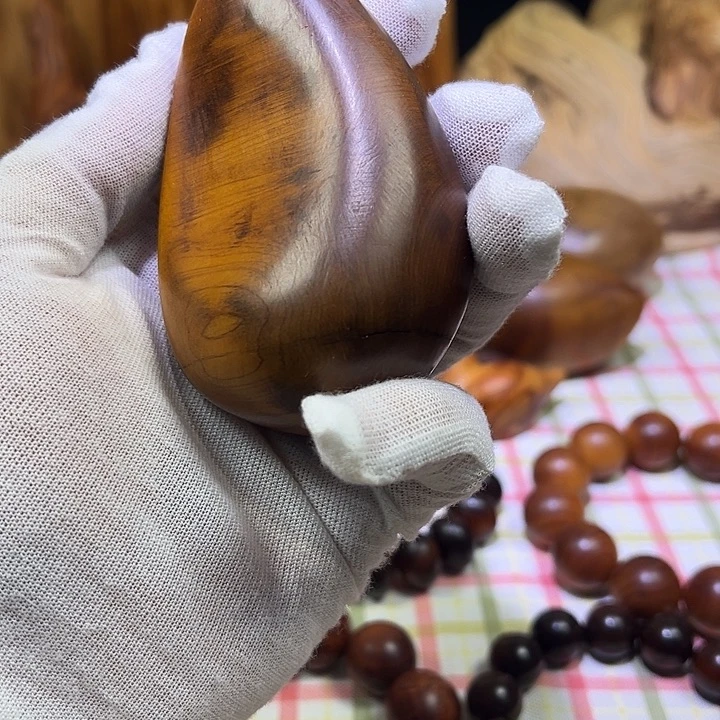 晴***曦柏木（崖柏）陈化老料手串把件