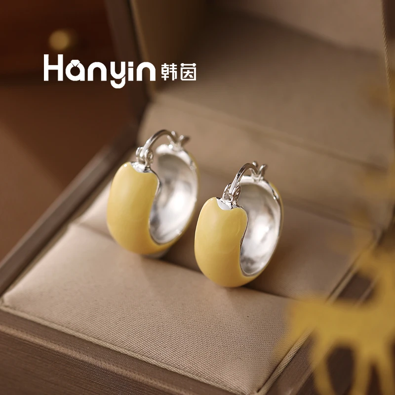 铜合金珐琅耳饰 2025年早春新款气质显白嫩鹅黄色宽版耳扣