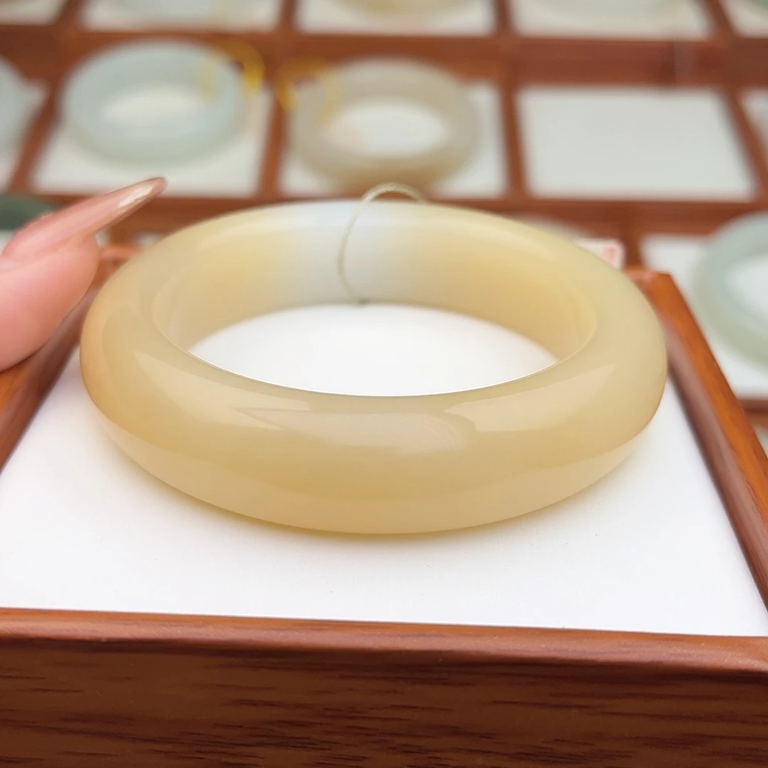 和田玉未镶嵌手镯56