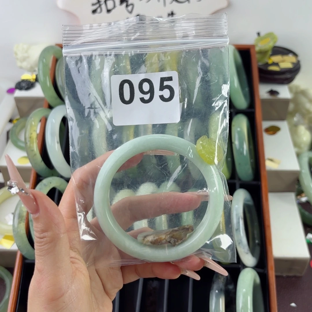 蛇纹石玉未镶嵌手镯关****?
