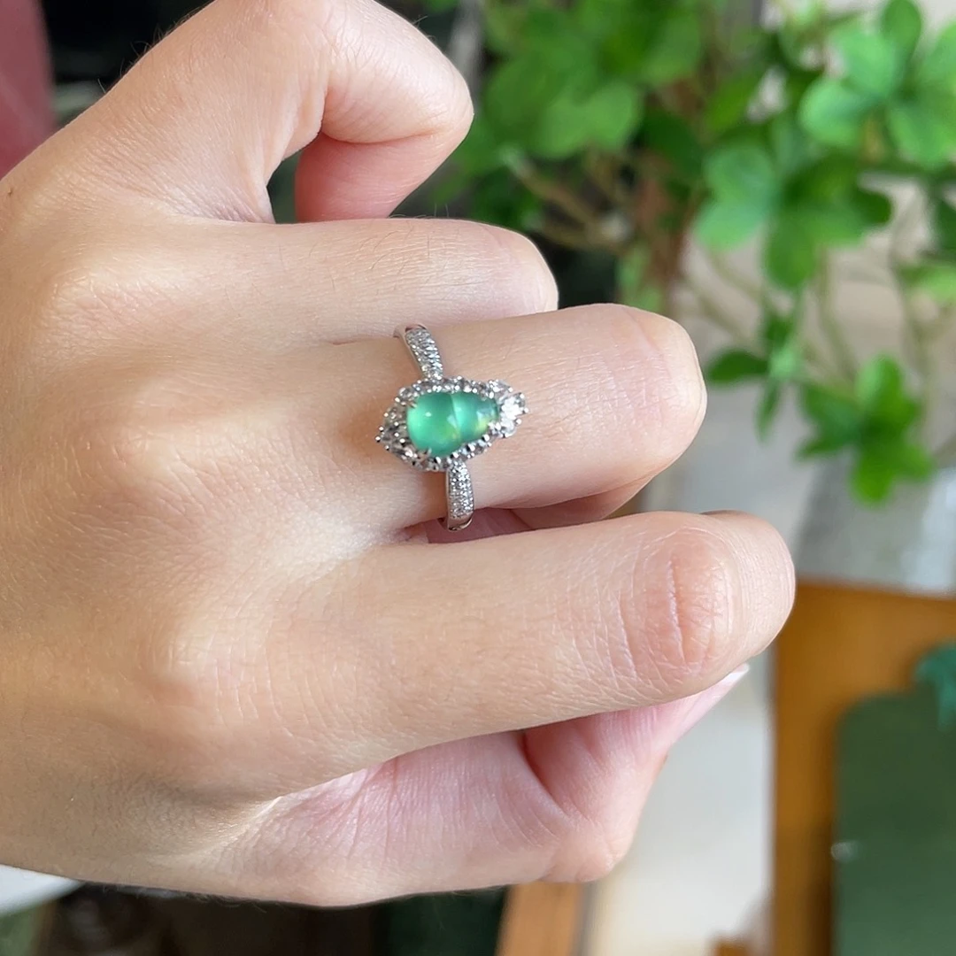 翡翠戒指18K金镶嵌绿葫芦