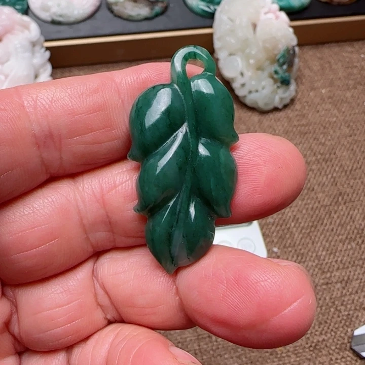 独山玉未镶嵌颈饰