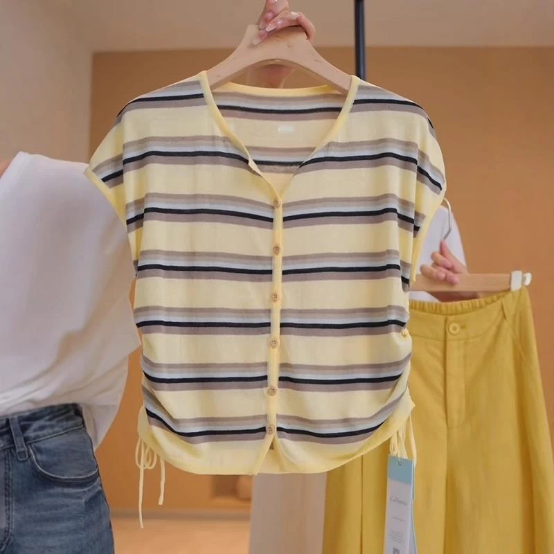 半棠锦瑟黄色条纹针织短袖t恤女大码胖MM排扣抽绳收腰显瘦V领上衣