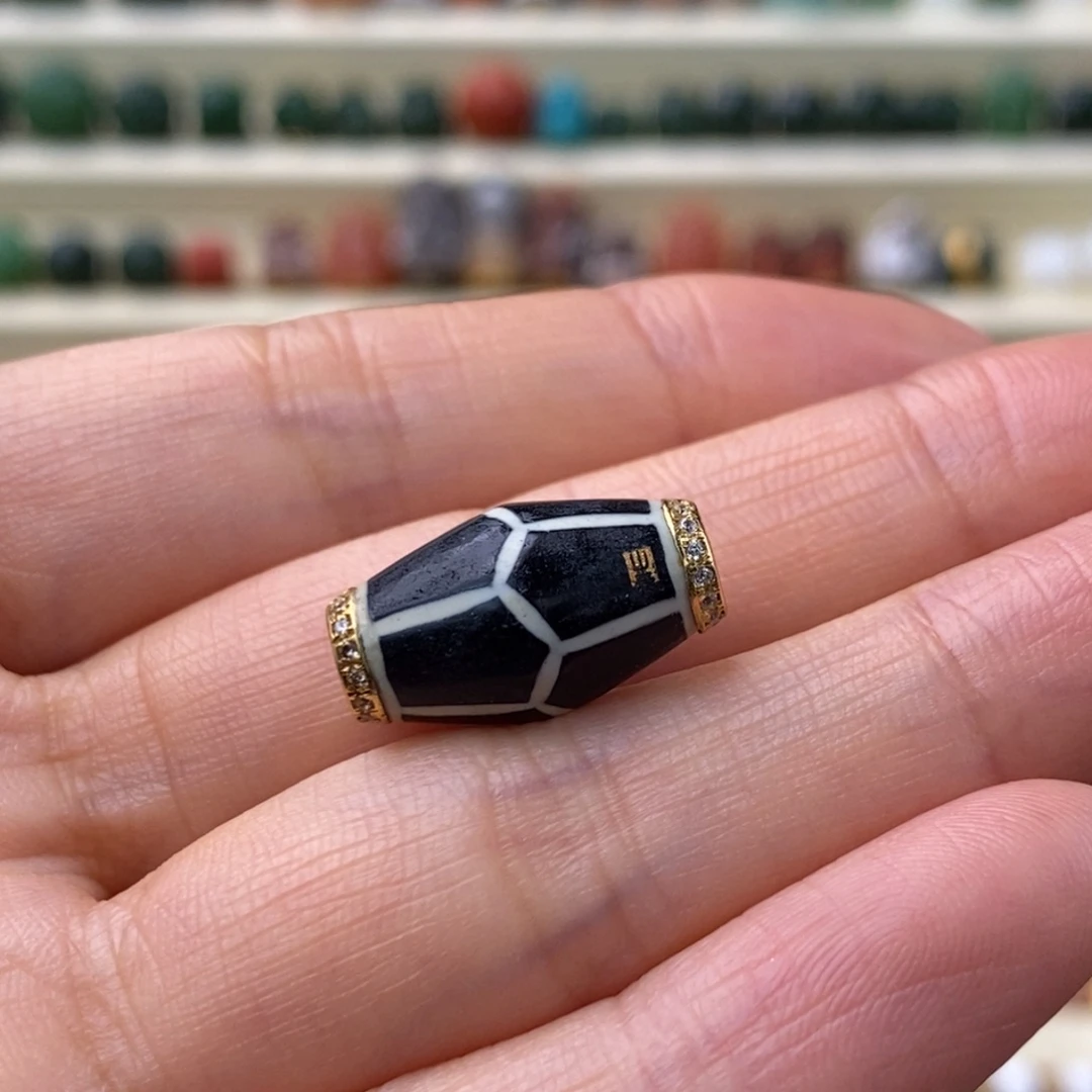 玛瑙/玉髓18K金镶嵌颈饰