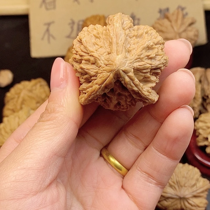 王***翔吊坠文玩核桃磕碰瑕疵不退不换