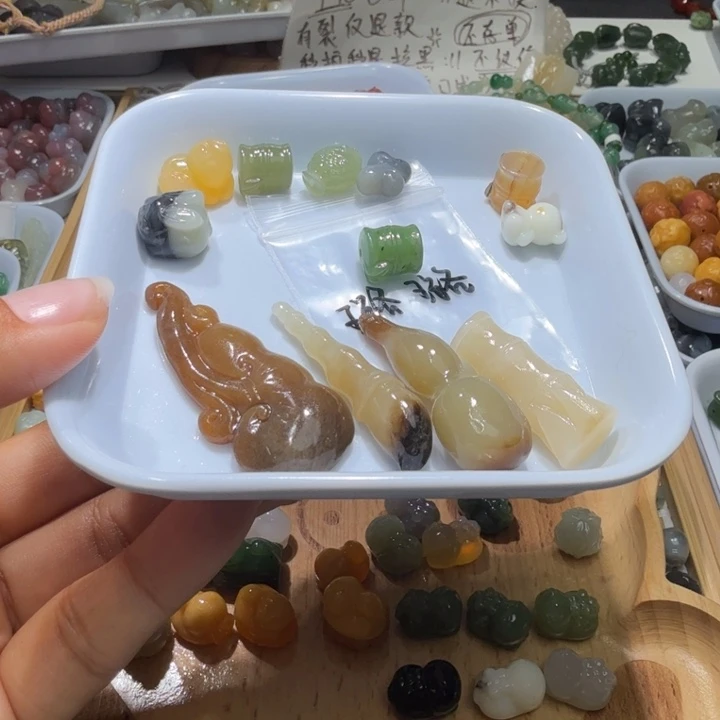 璐***璐和田玉未镶嵌珠宝半成品