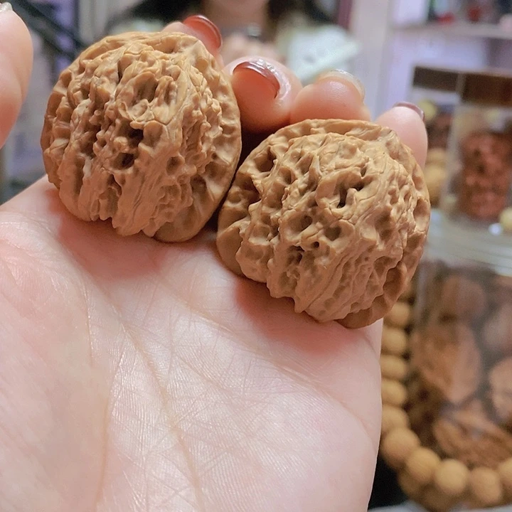 【闪购商品】文玩核桃把件36.5白狮子大肚子