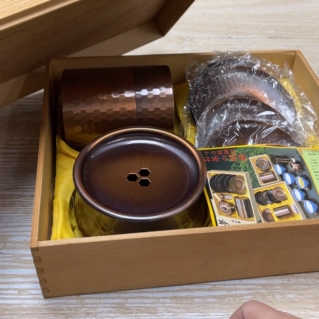 瓷片大****玩密密麻麻地排列着一个大