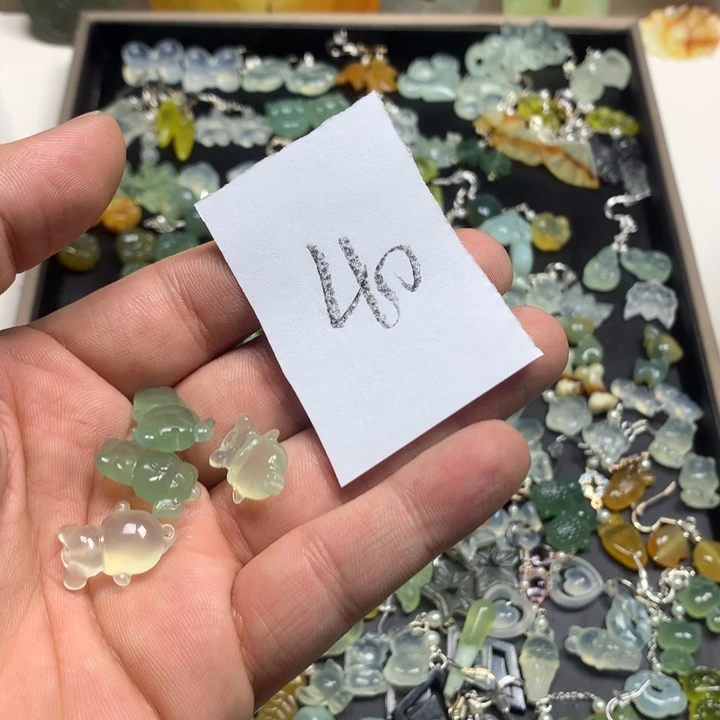 蛇纹石玉耳钉足银镀金镶嵌拿***凌