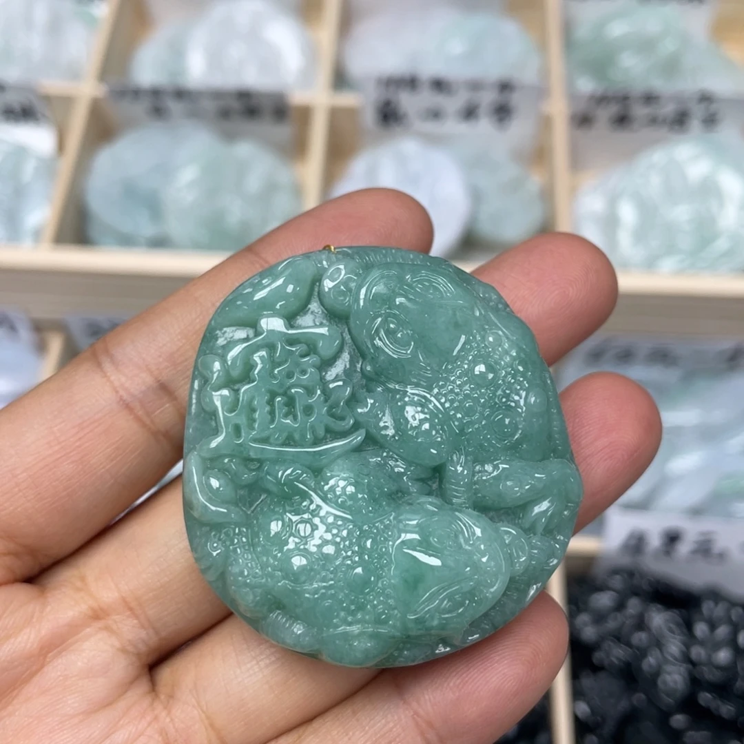 翡翠未镶嵌颈饰金蟾