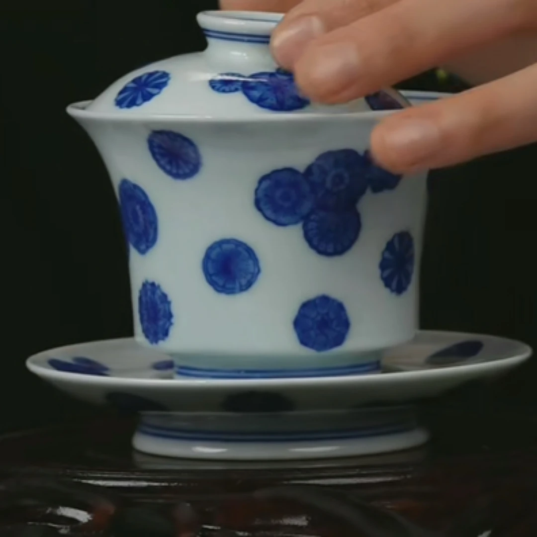 M青花皮球花纹三才盖碗