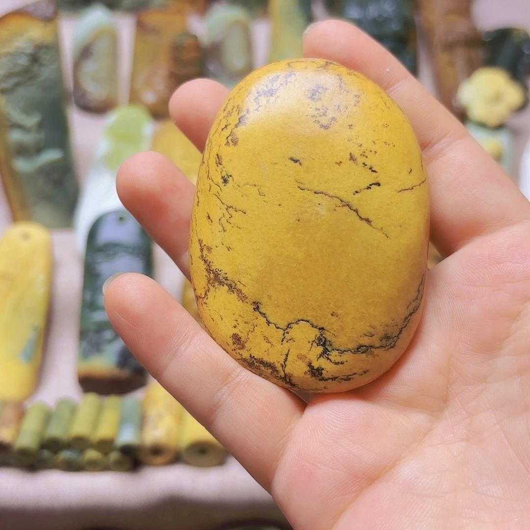 可***酱岫岩河磨玉（透闪石质玉）未镶嵌颈饰