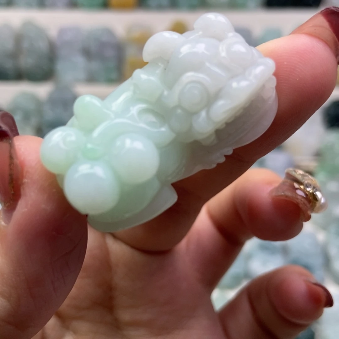 翡翠吊坠(赠链)未镶嵌