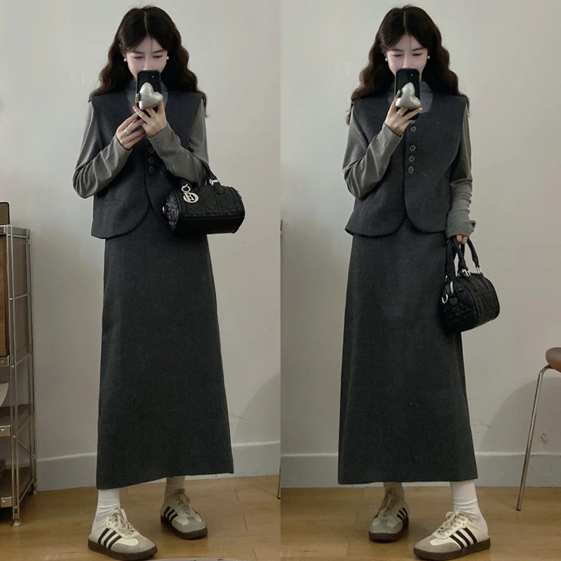 大码胖mm秋季新款女装时尚显瘦减龄打底衫+马甲半身裙三件套套装