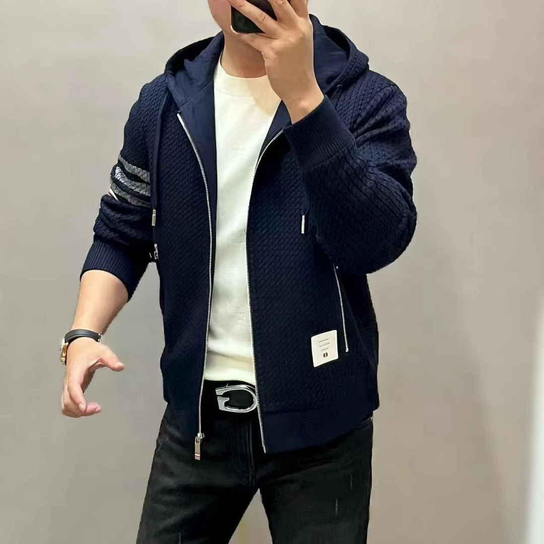新款高端男士早秋时尚穿搭条纹纯色连帽夹克外套